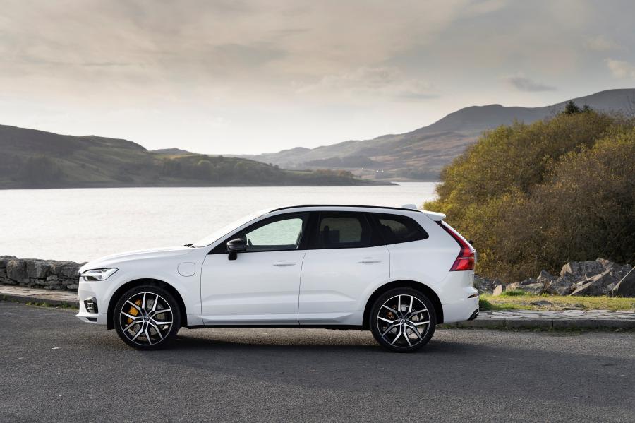  Volvo XC60 T8 Polestar Engineered 2019 года  (UK) (фото 33 из 40)